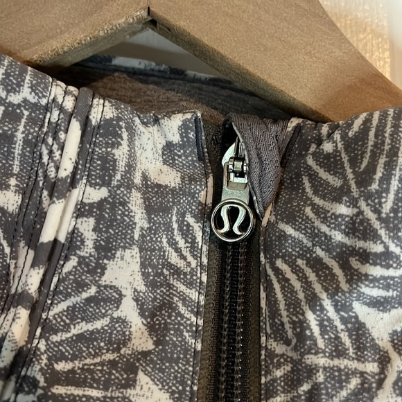 Lululemon | Travel To Track Jacket Beachy Floral White Fossil Athleisure Size 4 - Picture 11 of 16